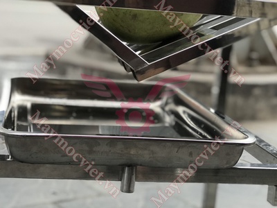 Thiết bị bổ và đục lỗ dừa tươi VM304 giá rẻ 2