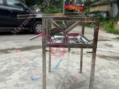 Thiết bị bổ và đục lỗ dừa tươi VM304 giá rẻ 3