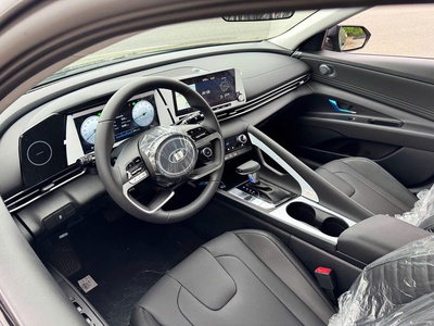 Cần bán nhanh   Hyundai Elantra 1.6 Đặc Biệt 2025   Mới 99   Odo 800km   Xe còn thơm mùi mới 4