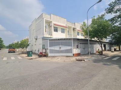 Sở hữu nhà phố ngay trung tâm đô thị công nghiệp phước đông new city chỉ từ 379 triệu 3