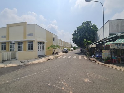 Sở hữu nhà phố ngay trung tâm đô thị công nghiệp phước đông new city chỉ từ 379 triệu 2