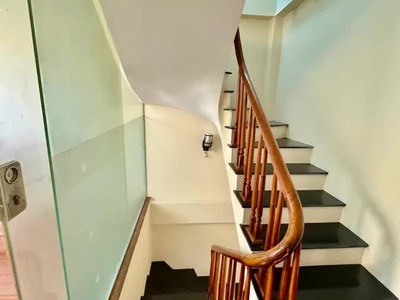 Bán nhà hào nam 30m2. 6 tầng. mặt tiền 3.9m. giá 9.65 tỷ đống đa hà nội 3