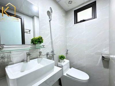 Cho thuê ccmn khép kín 1pk 1pn ban công siêu thoáng tại ngõ 45 cự lộc - thanh xuân 4