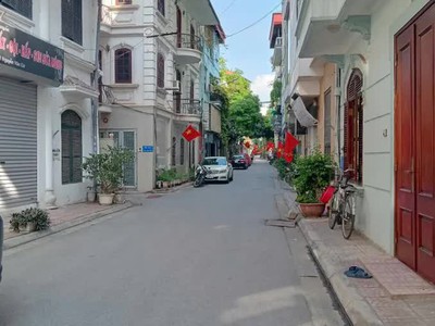 Bán nhà 3 tầng dân xây ô tô đỗ cửa- vào nhà nguyễn văn cừ 63 x14.8 tỷ long biên. 2