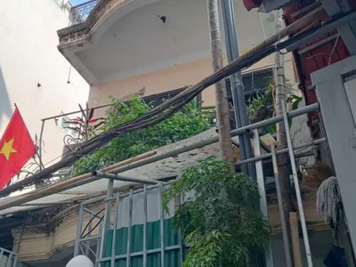 Bán nhà 3 tầng dân xây ô tô đỗ cửa- vào nhà nguyễn văn cừ 63 x14.8 tỷ long biên. 0