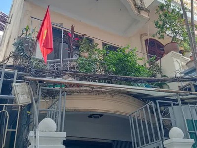 Bán nhà 3 tầng dân xây ô tô đỗ cửa- vào nhà nguyễn văn cừ 63 x14.8 tỷ long biên. 1