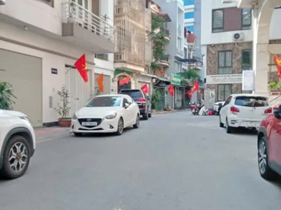 Bán nhà 3 tầng dân xây ô tô đỗ cửa- vào nhà nguyễn văn cừ 63 x14.8 tỷ long biên. 3