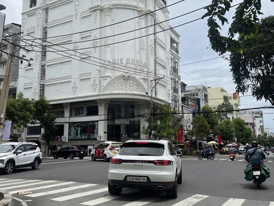 Vị trí kim cương - gốc tân mỹ - đối diện chợ - cạnh phú mỹ hưng - view lank mart 81 0