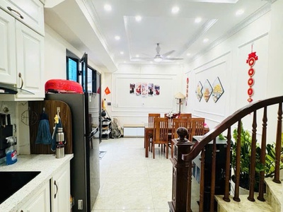 Bán nhà ngọc thụy, 36m. ô tô đỗ cổng. gần cầu long biên và chương dương. chợ và trường học xung 4