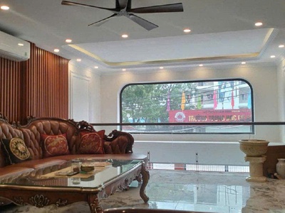 Bán nhà nguyễn văn linh. 50m . không cõ căn thứ hai. gần trường,chợ , vinhome . có thể kinh doanh 4