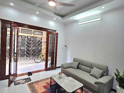  bán nhà phúc lợi   thông số đẹp  35m2. mt: 5m -oto 4 chỗ đỗ cửa   full nội thất   chỉ việc về ở 0