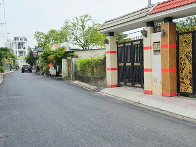 Đất Mặt Tiền 232m    Ngang 10m Vuông Vức   Gần UBND P. Long Phước   Giá 11 Tỷ TL   Diện tích: 10 x 3