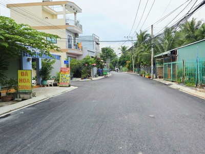 Đất Mặt Tiền 232m    Ngang 10m Vuông Vức   Gần UBND P. Long Phước   Giá 11 Tỷ TL   Diện tích: 10 x 2