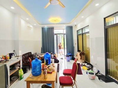 Nhà Phố 3 Tầng Góc 2 Mặt Tiền Hoàn Công Đủ Gần Chợ Long Phước Giá 4.4 Tỷ TL 0