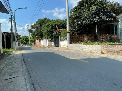 Bán lô đất mặt đường trục chính 121m trại láng, cổ đông 2