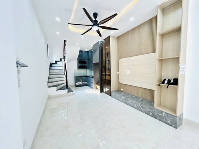 bán nhà hoàng mai- lô góc - ô tô - kinh doanh thông tứ phía : 37m 5 tầng 8.95 tỷ thương 0