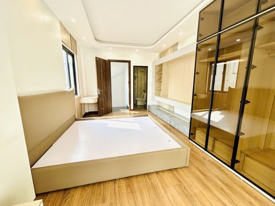 bán nhà hoàng mai- lô góc - ô tô - kinh doanh thông tứ phía : 37m 5 tầng 8.95 tỷ thương 2