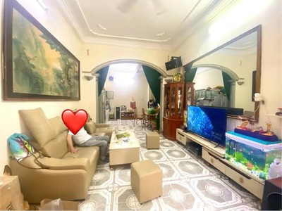 Cần bán nhà mặt phố Tân Ấp Ba Đình-dân xây-43M 5T-nở hậu-kinh doanh sầm uất 0