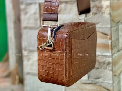 Mẫu ví da thắt lưng túi da nào dự báo sẽ bùng nổ Tết này 3