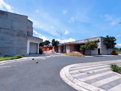 Chủ kẹt tiền cần bán gấp lô 105m2 đất đường số 28, gần vòng xoay Hòa Long. 2