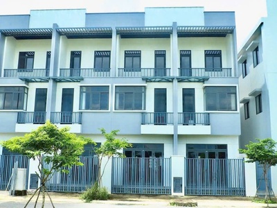 Nhà phố tây ninh vị trí đẹp giá mềm pháp lý rõ ràng. cách cổng kcn vài phút di chuyển. khu 2