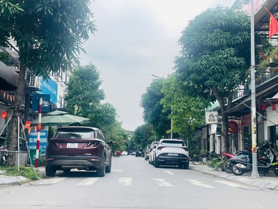 Chính chủ cần bán gấp liền kề lacasta văn phú 72 m 5 tầng nhà đẹp ở luôn ở kd 20 tỷ 0