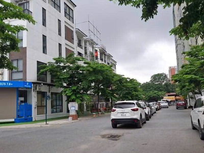 Bán gâp căn hoàng thành mỗ lao dt 108 m 5 tầng mt 5 m giá hơn 30 tỷ kinh doanh 50tr/tháng 1