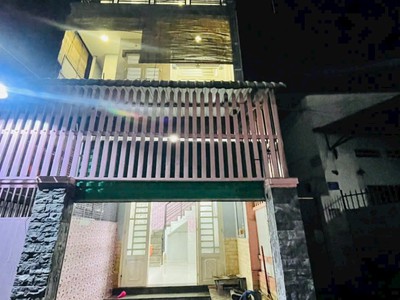 Cho thuê nhà 1T2L góc 2MT hẻm xe hơi gần Phạm Văn Đồng P. Linh Tây Thủ Đức. Có 2pn 2wc giá 7tr. 0