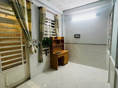 Cho thuê nhà 1T2L góc 2MT hẻm xe hơi gần Phạm Văn Đồng P. Linh Tây Thủ Đức. Có 2pn 2wc giá 7tr. 10