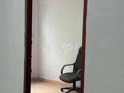 Cho thuê nhà hẻm 3m P. Linh Chiểu Thủ Đức gần Võ Văn Ngân. DT 120m2 có sân rộng, 2pn1wc giá 7tr 3