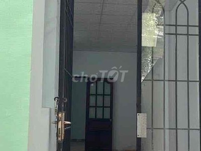 Cho thuê nhà hẻm 3m P. Linh Chiểu Thủ Đức gần Võ Văn Ngân. DT 120m2 có sân rộng, 2pn1wc giá 7tr 4