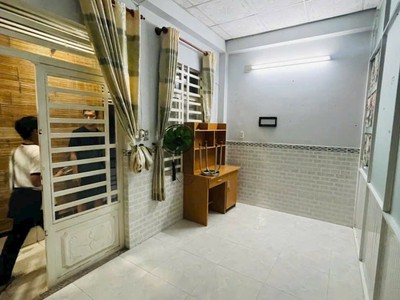 Cho thuê nhà 1T2L góc 2MT hẻm xe hơi gần Phạm Văn Đồng P. Linh Tây Thủ Đức. Có 2pn 2wc giá 7tr. 5