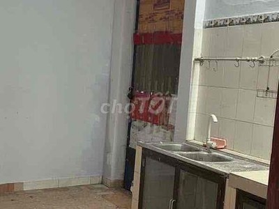 Cho thuê nhà hẻm 3m P. Linh Chiểu Thủ Đức gần Võ Văn Ngân. DT 120m2 có sân rộng, 2pn1wc giá 7tr 6