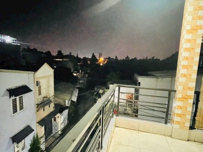 Cho thuê nhà 1T2L góc 2MT hẻm xe hơi gần Phạm Văn Đồng P. Linh Tây Thủ Đức. Có 2pn 2wc giá 7tr. 7