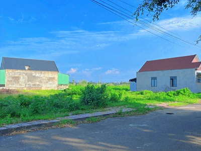 1 lô đất cho anh chị đầu tư, xây dựng nhà ở, giá tốt thời điểm hiện tại, tại trung tâm Hoà Long 1