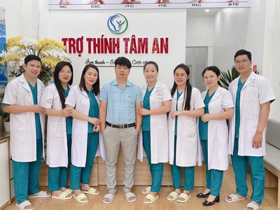 Tôi có ông bạn đeo máy trợ thính 6