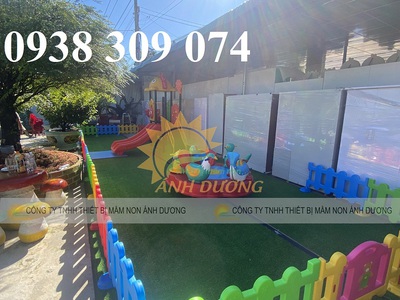 Hàng rào nhựa cho bé, hàng rào chắn cho bé bằng nhựa 3