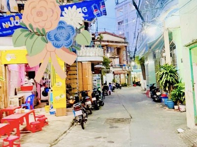 Hẻm xe hơi   sát mặt tiền   sẵn dòng t.iền   84m nở hậu   3 tầng   5pn chỉ 7.x 2