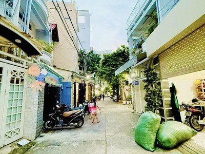 Hẻm xe hơi   sát mặt tiền   sẵn dòng t.iền   84m nở hậu   3 tầng   5pn chỉ 7.x 3