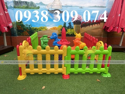 Hàng rào nhựa cho bé, hàng rào chắn cho bé bằng nhựa 4