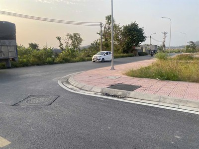 Bán 5 căn 3 tầng sau nhà mặt đường lệ tảo 4