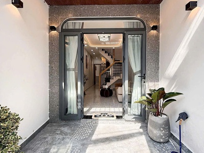 Bán nhà - chính chủ - tặng full - nội thất - mặt tiền đs 7 - giao phú nhuận - nhà đẹp kinh doanh đa 0