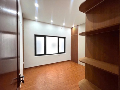 Cho thuê nhà đẹp mới koong 6 tầng thang máy chỉ 12 triệu/tháng ngọc thụy, long biên 0