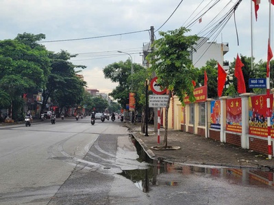 Lô đất đầu làng hoàng long cạnh cổng trường c3 đặng xá ngõ thoáng 20m ra trục chính nhô 3.8 3