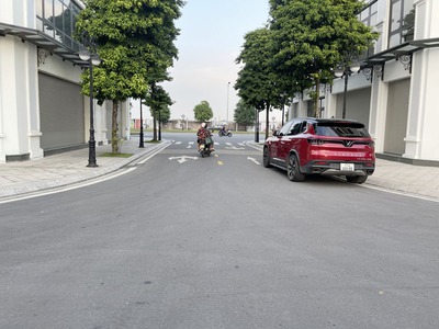 Cần bán 150m2 biệt thự 3,5 tầng Sao Biển 10 - Vin Gia Lâm. Gần biển hồ Ngọc Trai   Biển hồ Nước Mặn 1