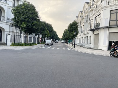 Cần bán 150m2 biệt thự 3,5 tầng Sao Biển 10 - Vin Gia Lâm. Gần biển hồ Ngọc Trai   Biển hồ Nước Mặn 2