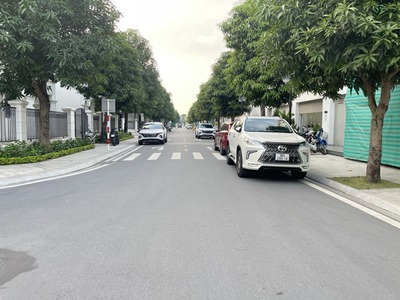 Cần bán 150m2 biệt thự 3,5 tầng Sao Biển 10 - Vin Gia Lâm. Gần biển hồ Ngọc Trai   Biển hồ Nước Mặn 4