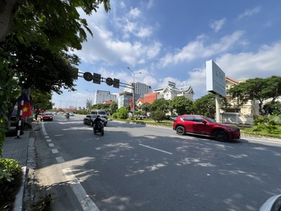 Nhà khung thép 4 tầng, thang máy, mặt đường Phạm văn Đồng, Dương Kinh, Hải Phòng. 0