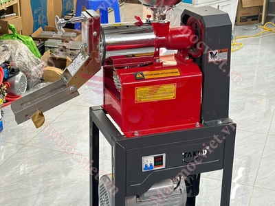 Máy xát gạo, xát vỏ đỗ tương Takyo TK190 phễu inox giá rẻ 2