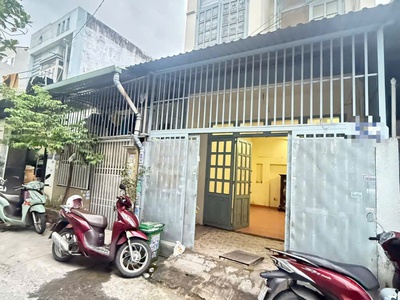 Nhà đúc kiên cố 1 lầu 4mx15m có 3PN đường 4m ô tô thông lâm thị hố TCH Q12 1